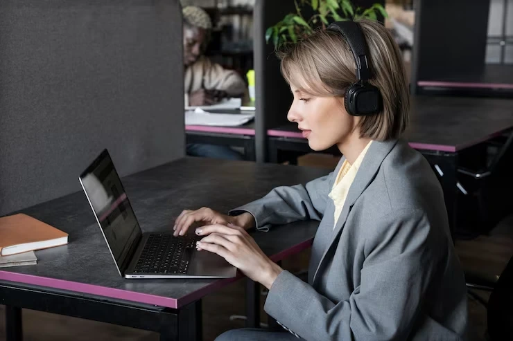 Call Answering Solution for Small Business UK That Converts Enquiries